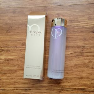 Cle de Peau Beaute-essential correcting refiner